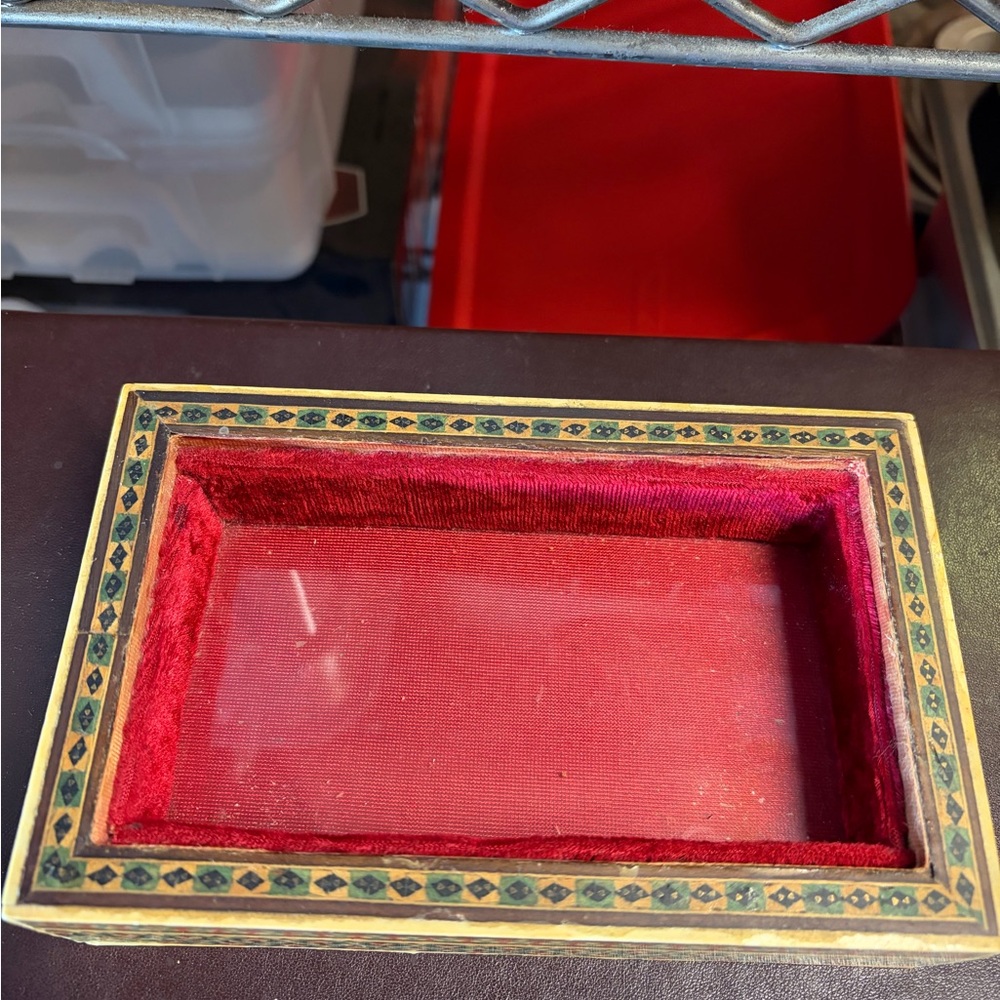 Intricate Geometric Patterned Box - Picture 3 of 6